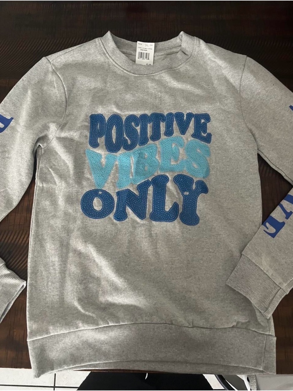 Grey Sweatshirt with Blue 'Positive Vibes Only' Graphic